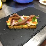 Tosta de aguacate y anchoa